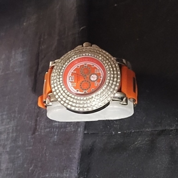 Techno King quartz watch with lots of pave diamonds - Picture 3 of 5